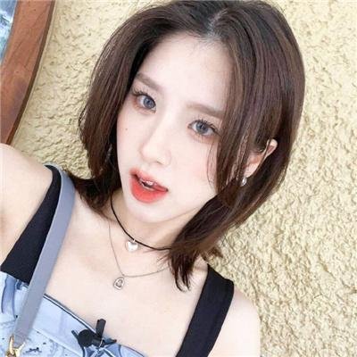 院子里的女人